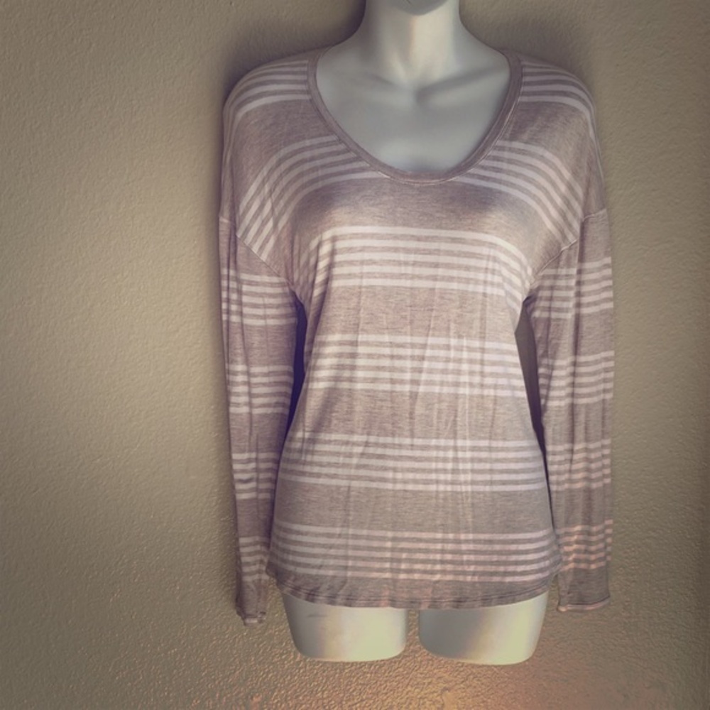 Banana republic tan and white sweater medium